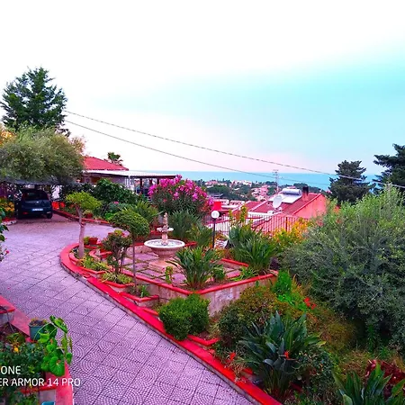 아파트 Center Close Sea Veiw 체팔루